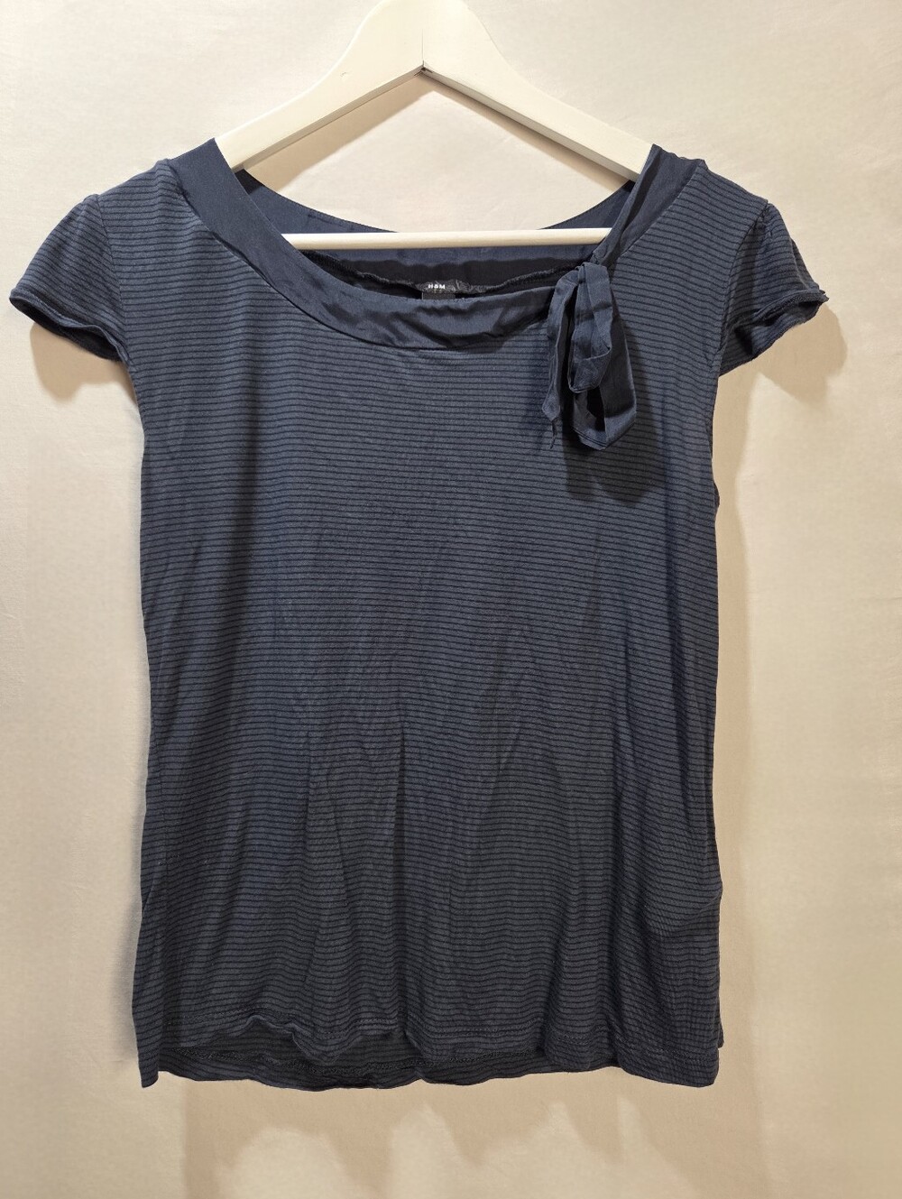 H&M Striped Navy Blue Cap Sleeves Boat Neck Top With Silk Neckline & Bow